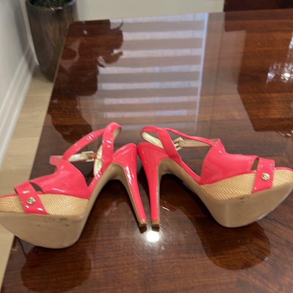 Very unique pink fence shoes - Picture 5 of 7